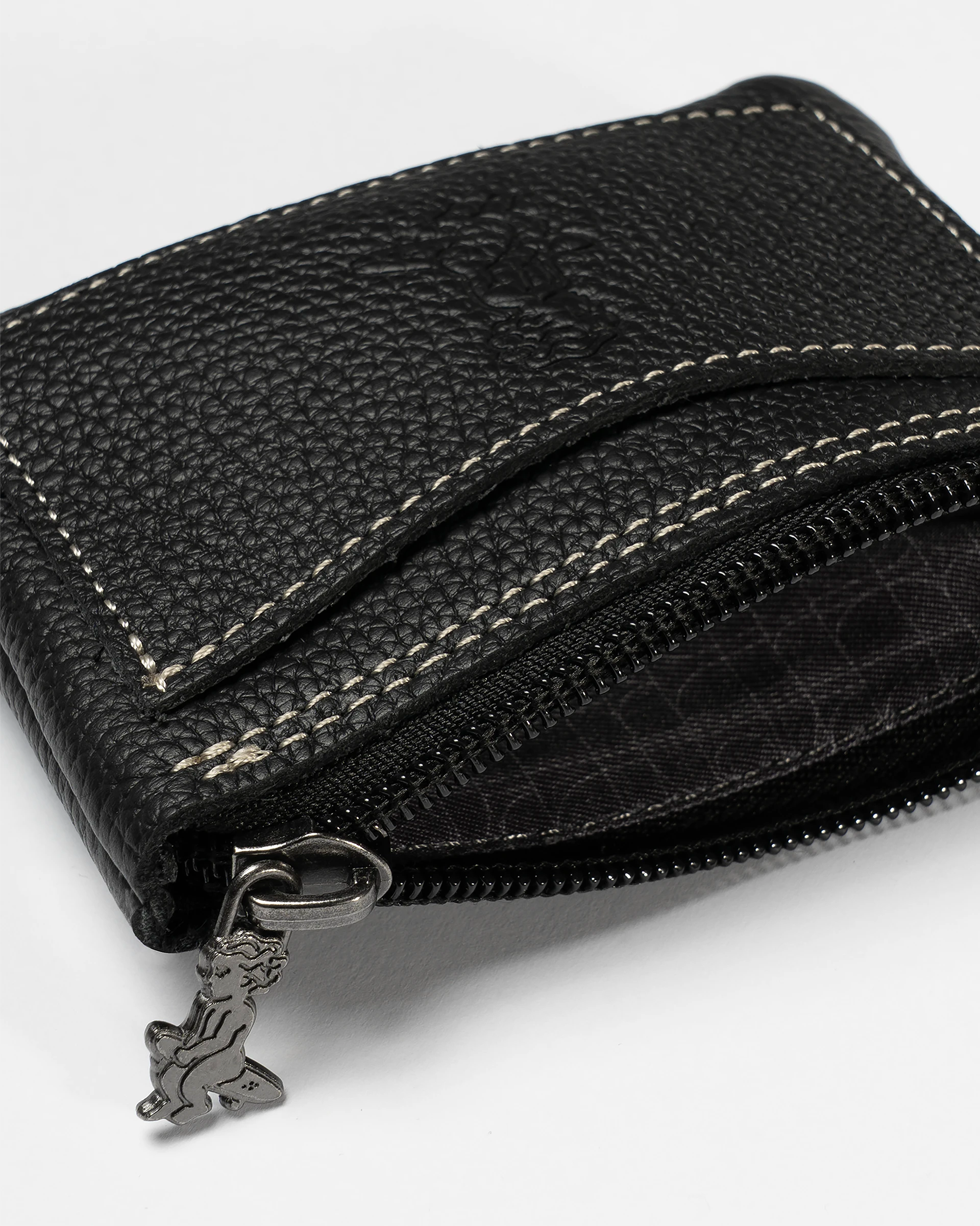 Crafted from 100% genuine leather for unmatched durability and a luxurious feel
Dimensions: 8cm height and 12cm width
Thoughtful design with precise stitching
Convenient zippered closure to secure your essentials safely
Exterior pocket enhances functionality for quick access
Embossed logo adds a subtle, distinguished detail
Ideal for daily use, balancing convenience and style effortlessly
Designed to withstand wear and tear, ensuring long-lasting value
Made in Portugal
