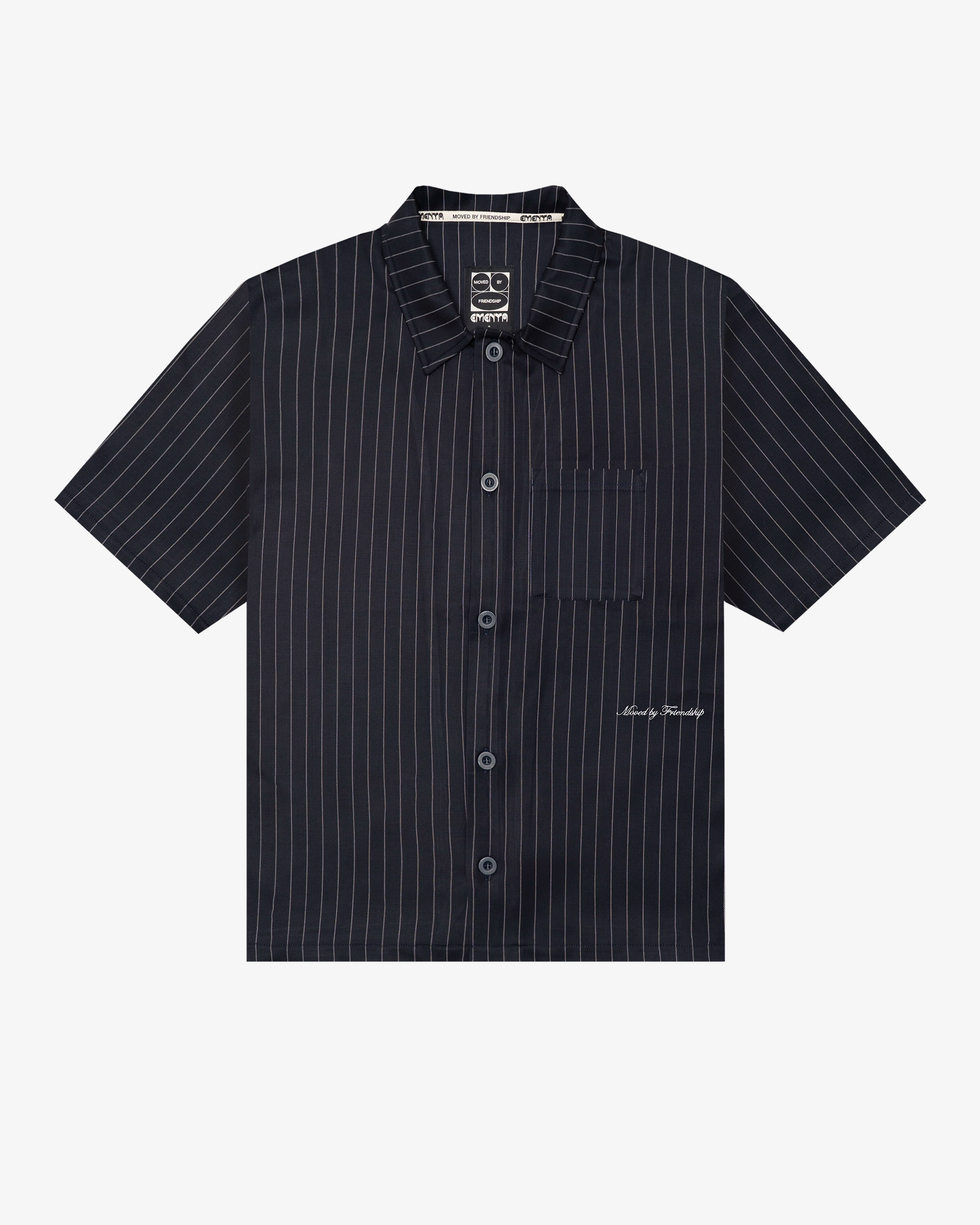 Short-sleeve shirt designed with a tailored-inspired striped pattern
Lightweight fabric with a soft and fluid structure
Relaxed fit with a straight silhouette
Button closure with chest pocket detail
Off-white base with fine vertical navy stripes
Embroidered “Moved by Friendship” detail on the front
Made in Portugal
