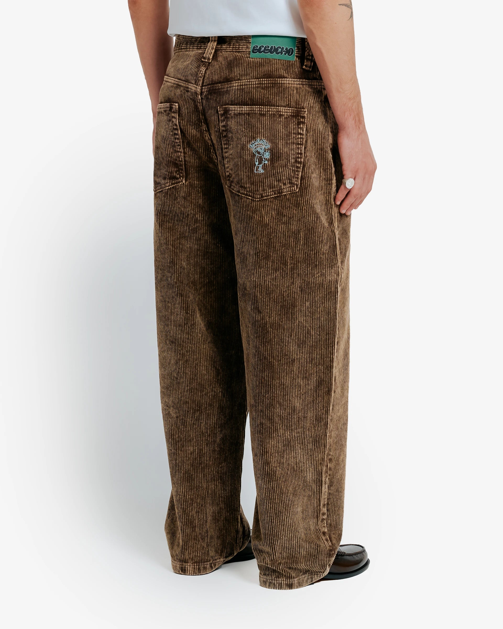 Artist Edition
Bonga is our baggy fit. It is very loose from waist to ankle, designed for comfort and a bold, laid-back look.
100% cotton corduroy for a soft, textured feel
Classic five-pocket design with belt loops
Button closure with full button fly for secure fastening
Embroidered front pocket butterfly detail
Bebucho design embroidered on the back pocket
Reinforced stitching ensures durability
Wide wale corduroy with bold ridges for extra texture
Unisex fit designed to suit all genders