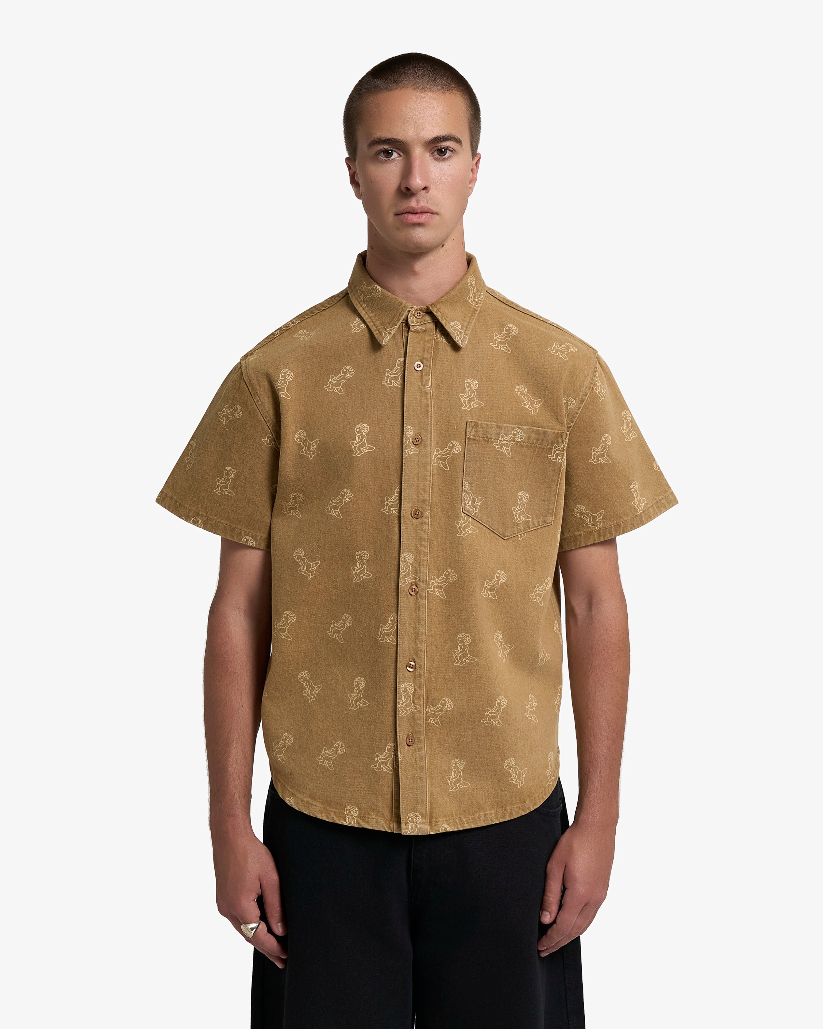 Sand washed denim with all-over Ikon logo
Pair with the matching Emodi Kit Shorts for a complete look
Made from 100% cotton for a soft, breathable feel
Short-sleeved construction with a single chest pocket
Button front closure with tonal stitching
Slightly dropped shoulders for a relaxed silhouette
Unisex design
Cold wash only