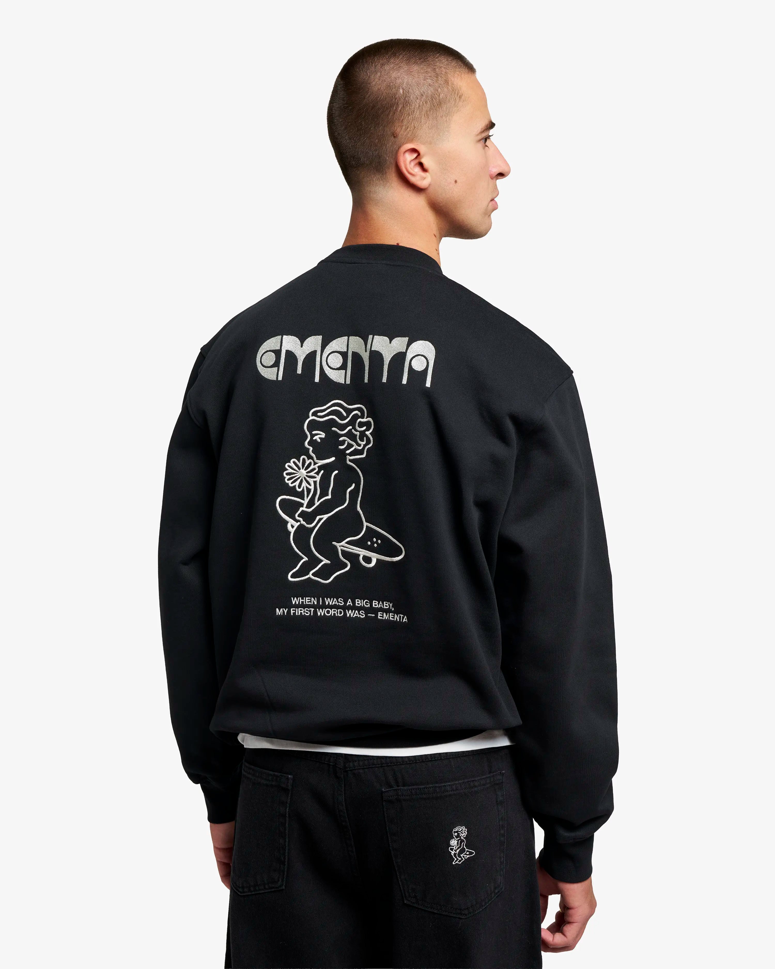 Heavy 100% cotton fabric
Fleece interior for added comfort
Designed for durability and long-lasting wear
First Word design embroidery on the back: "When I was a big baby, my first word was - EMENTA"
Natural texture and weight
Comfortable fit for everyday wear
Limited Edition
Made in Portugal