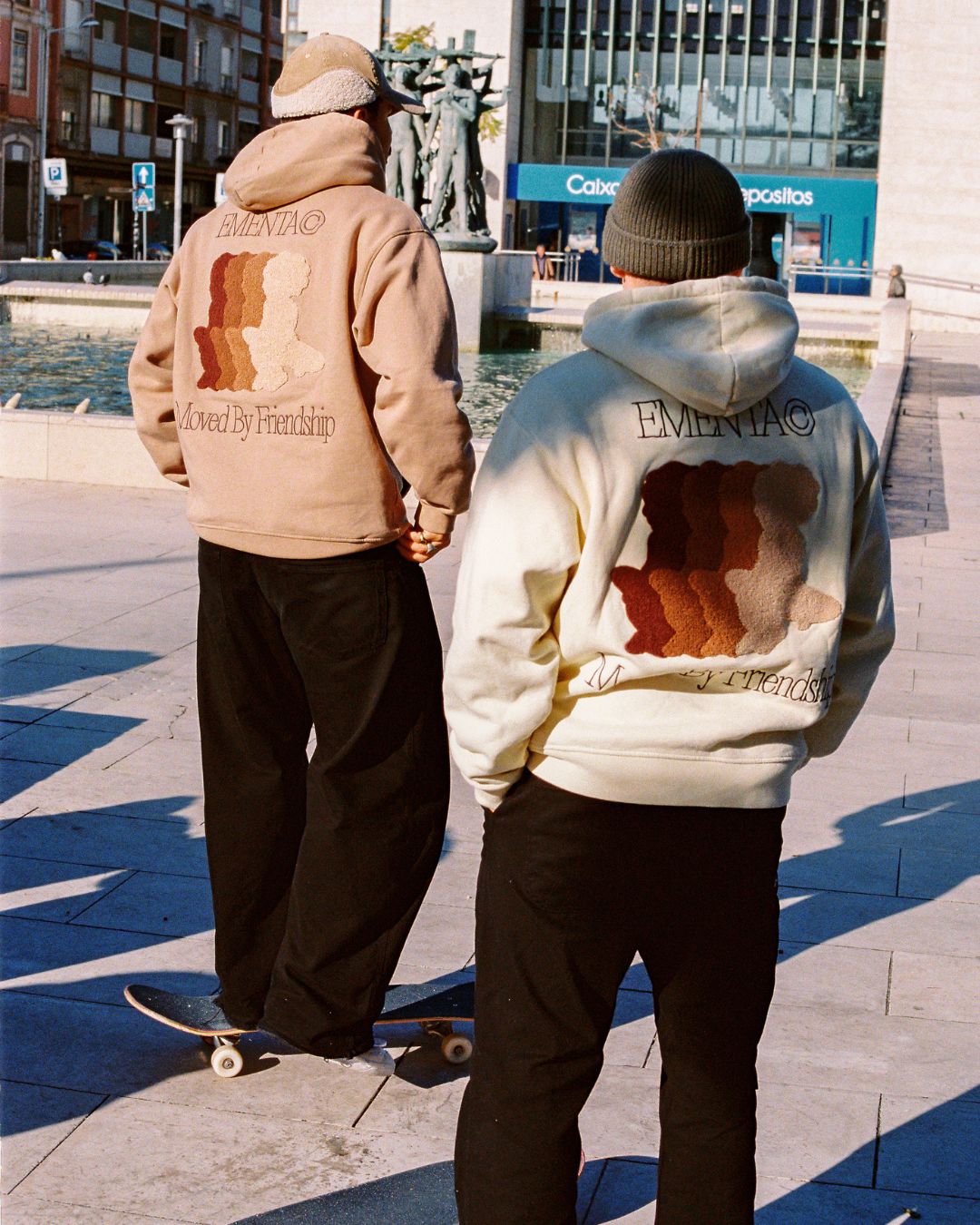 The Friendship Hoodie in off-white features the motto "Moved By Friendship" embroidered on the front in a classic handwritten style. On the back, the Ikon logo appears with a dragged effect, adding a distinctive detail.
Made from heavyweight 100% cotton, the hoodie is durable and warm, with a brushed fleece interior for extra comfort. Ribbed cuffs and hem provide structure, and the kangaroo pocket adds functionality.
