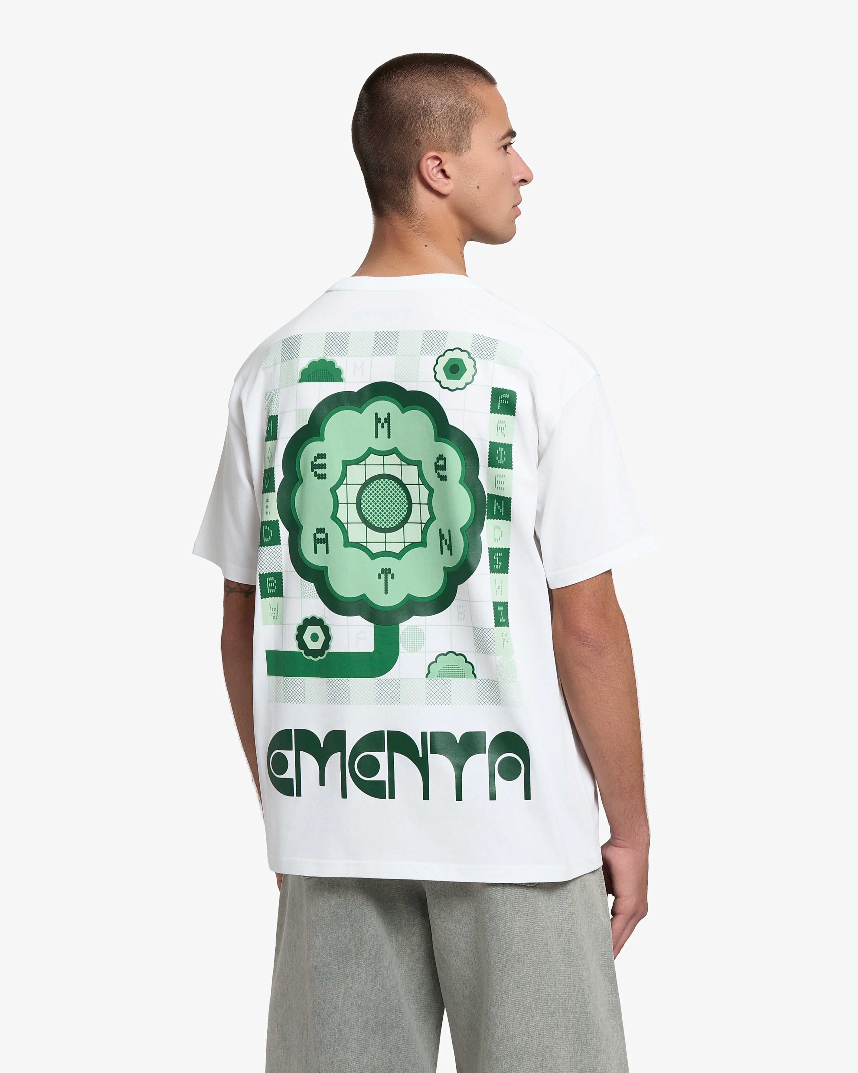 100% Cotton (220gsm)
Heavyweight cotton fabric with soft hand-feel
Boxy, relaxed fit with dropped shoulders
Ribbed crewneck collar
Screen-printed graphic on front and back
"EMENTA© Moved By Friendship" motto on the back with the Garden Flower design
Double-stitched hems for durability
Made in Portugal