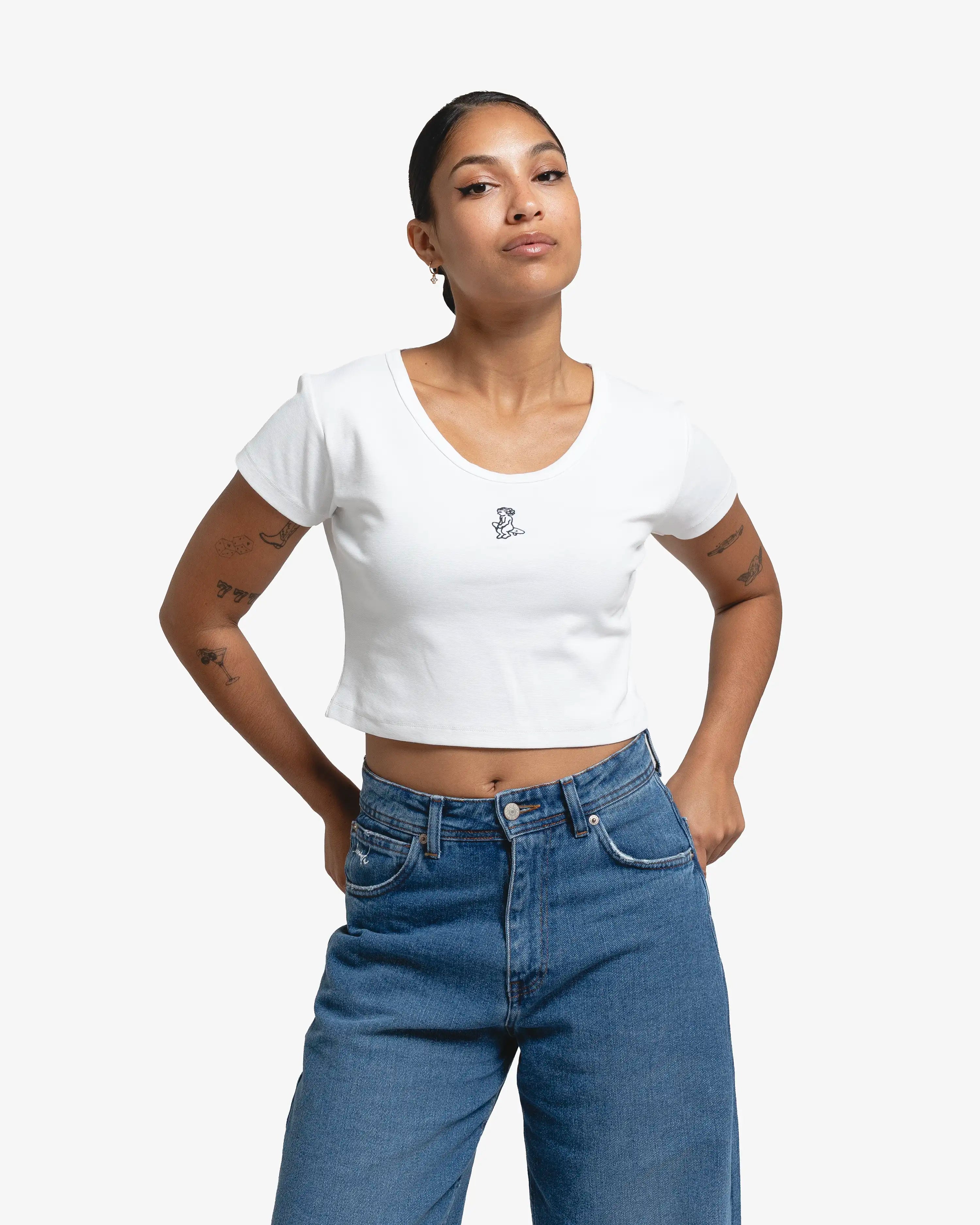 Women’s cropped t-shirt with a sleek, body-hugging fit for a flattering silhouette
Crafted from a soft, stretchy cotton blend for all-day comfort and flexibility
Breathable fabric keeps you cool while moving with your body
Versatile style, perfect for casual wear or light activity
Cropped cut
Subtle Ikon embroidery detail
Made in Portugal