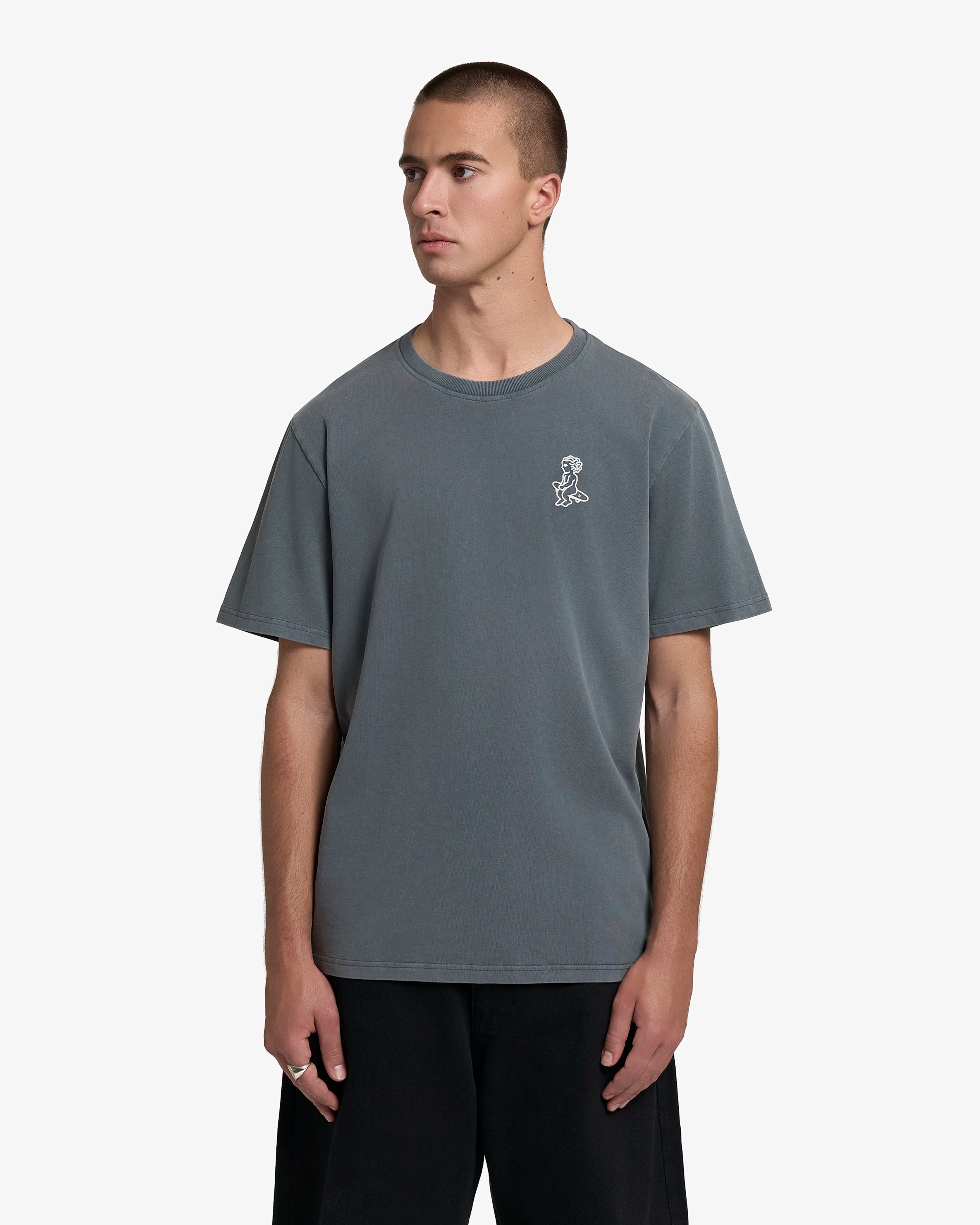 100% cotton fabric with a washed finish and soft hand feel
Regular fit for everyday ease
Classic cut with short sleeves
Small white Ikon logo embroidered on the chest
Crafted to retain shape wash after wash
Made in Portugal with quality attention