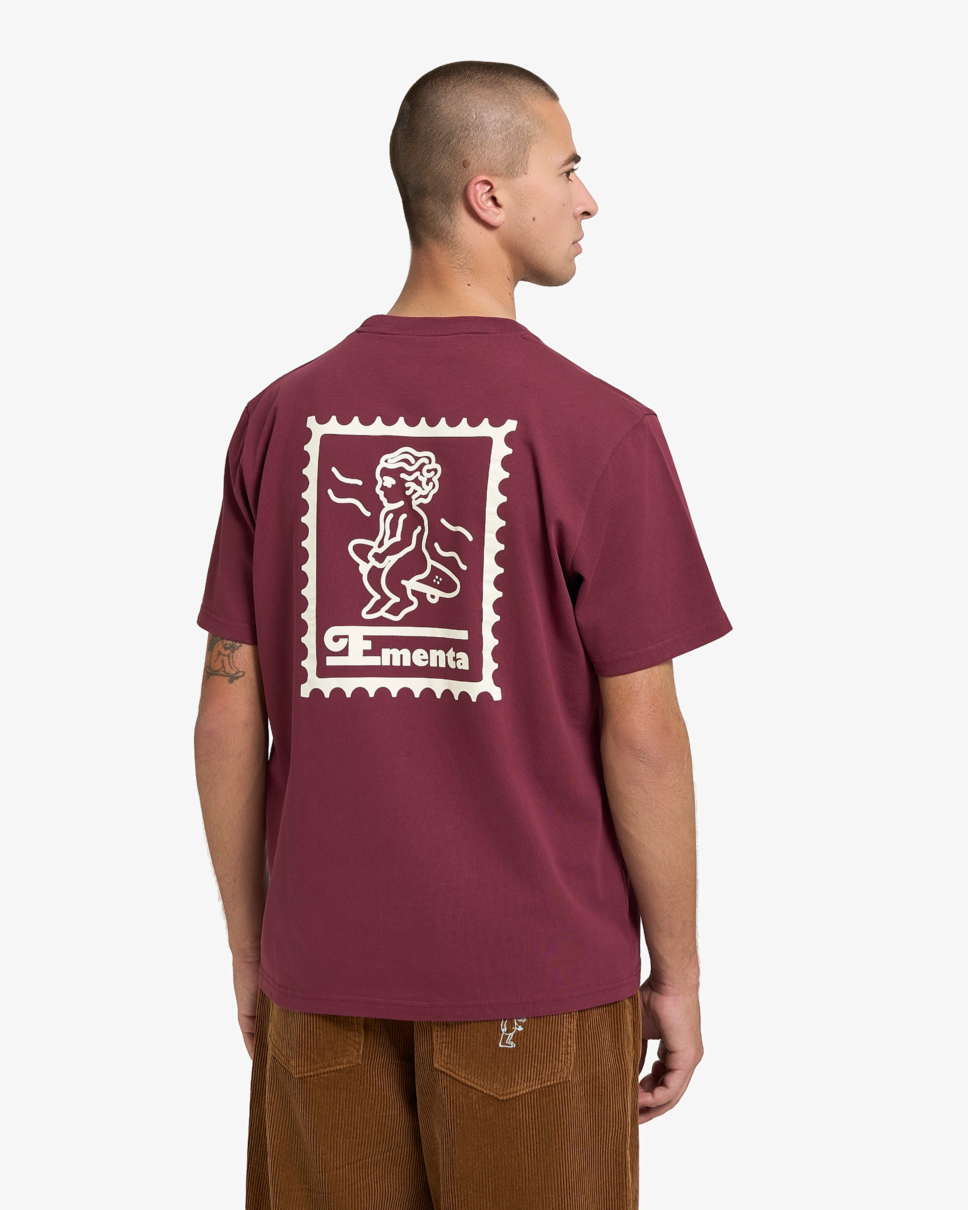 Mid-weight 100% cotton t-shirt (220 gsm)
Small front logo and bold back Ikon Stamp graphic
Ribbed crewneck for structure and comfort
Soft hand-feel with durable construction
Bordeaux/White colorway
Built for everyday wear
Unisex fit
Made in Portugal