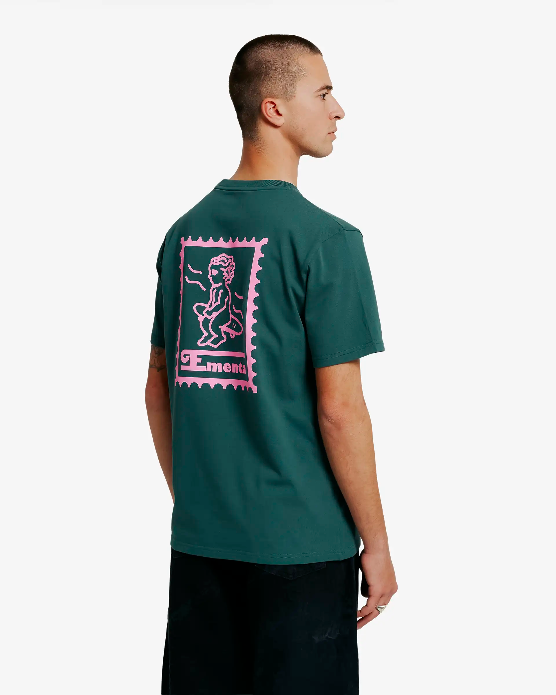 Mid-weight 100% cotton t-shirt (220 gsm)
Small front logo and bold back Ikon Stamp graphic
Ribbed crewneck for structure and comfort
Soft hand-feel with durable construction
Evergreen/Rose color with rose colored details
Built for everyday wear
Unisex fit
Made in Portugal