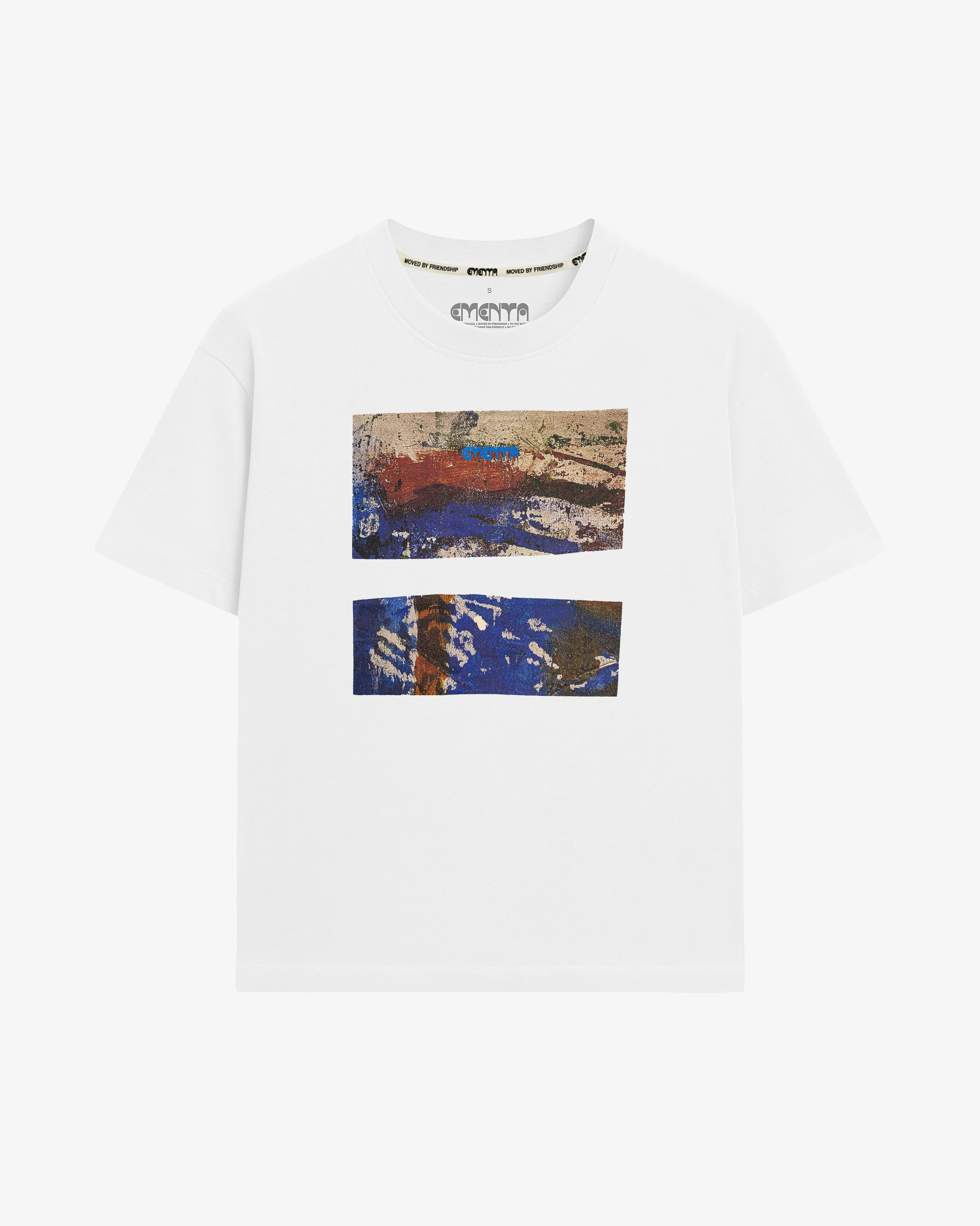 100% cotton, 240 g/m²
Soft, heavyweight feel with structure
White color with "Kapodi" print on chest
Pre-shrunk to reduce shrinkage after washing
Reinforced collar and double-stitched hems for durability
Machine wash at 30°C, tumble dry low, iron inside out
Unisex fit
Made in Portugal