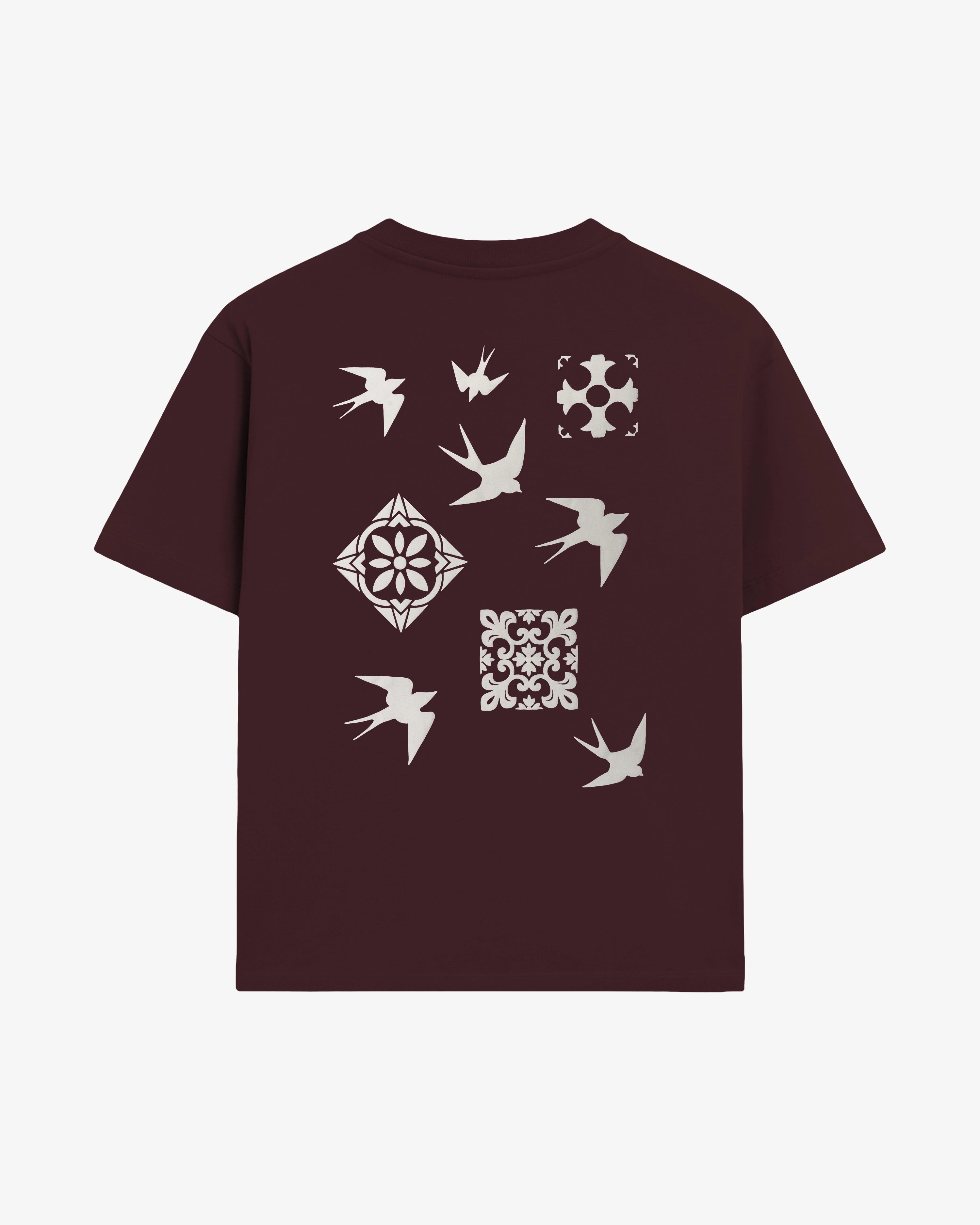 100% cotton, 240 g/m²
Soft yet structured heavyweight feel
Artwork is digitally designed in-house by our artists to ensure unique detail and precision
Inspired by Lisbon’s classic tiles and swallows, the design celebrates Lisbon’s culture, where Ementa was founded
Bordeaux color with the "Lisa" print on the back
EMENTA dots logo on the front
Pre-shrunk to maintain size and shape after washing
Reinforced collar and double-stitched hems for lasting wear
Machine wash at 30°C, tumble dry low, iron inside out