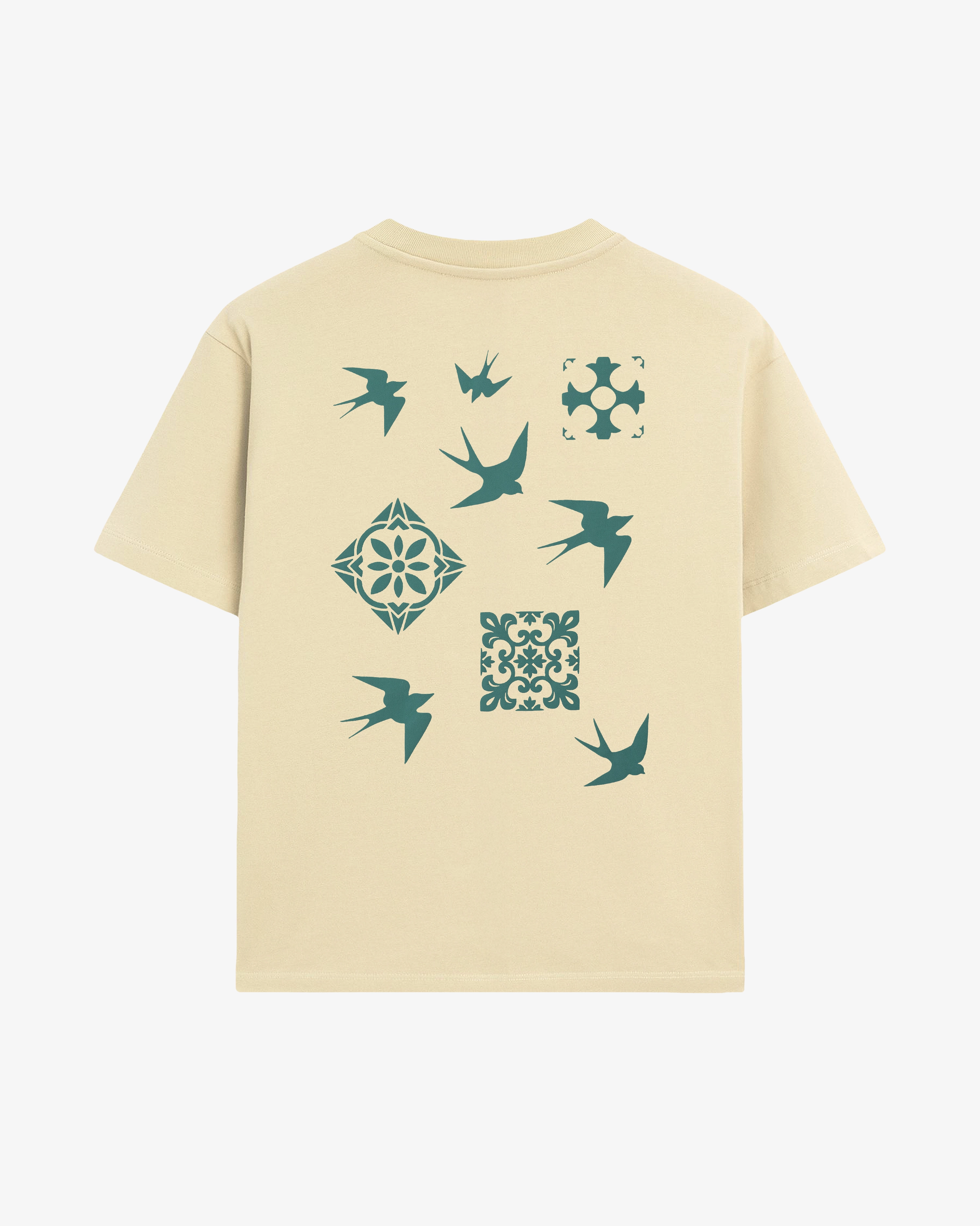 Short-sleeve t-shirt designed for everyday wear
Inspired by Lisbon’s classic tiles and swallows, the design celebrates Lisbon’s culture, where Ementa was founded
100% cotton jersey with a mid-weight 240gsm structure and soft hand feel
Regular fit with a straight silhouette
Ribbed neckline for structure and durability
Machine wash at 30°C, tumble dry low, iron inside out
Made in Portugal