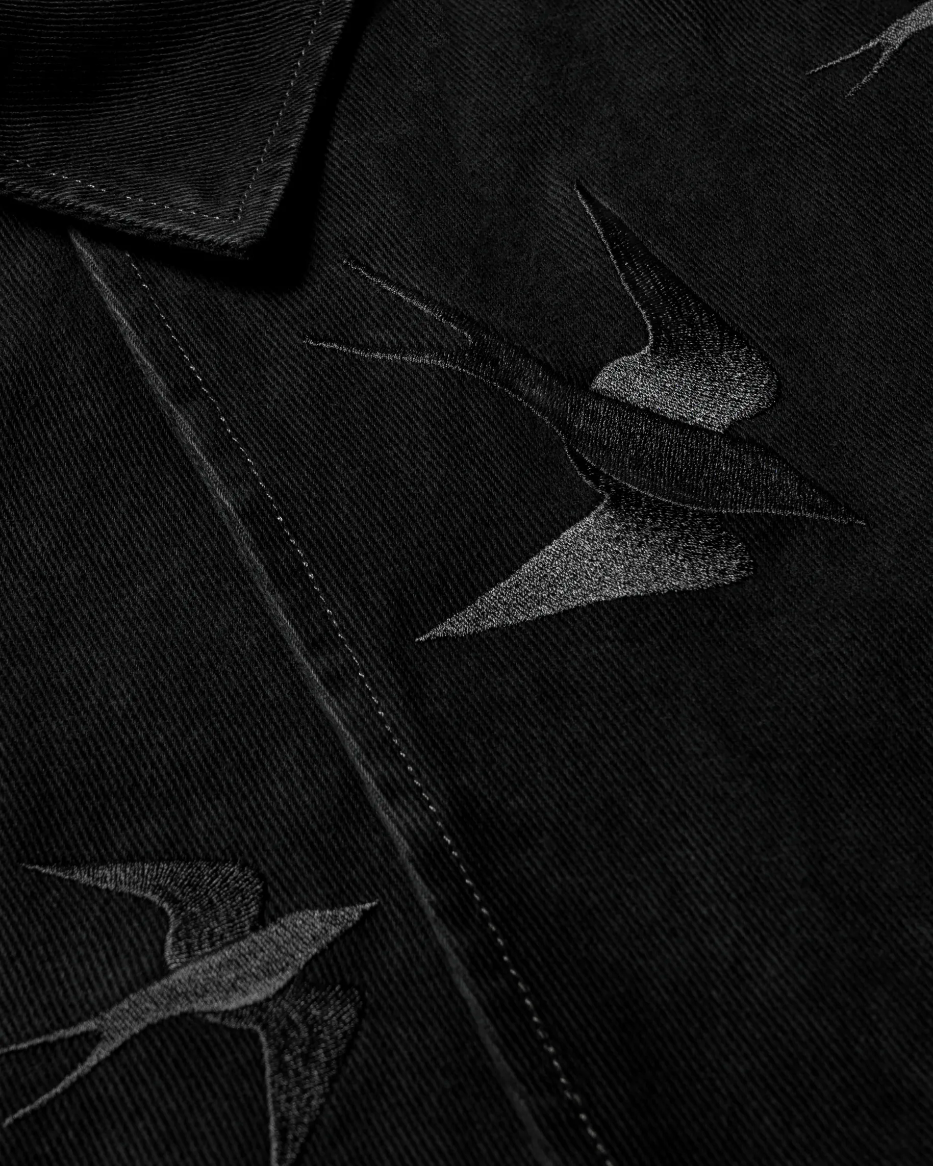 Crafted in Portugal from 100% cotton twill fabric, ensuring high quality and comfort
Inspired by Lisbon's rich culture and iconic swallows
Embroidered swallows on the chest add a unique touch
Durable twill fabric offers excellent longevity and wear resistance
Versatile style suitable for various occasions, from casual outings to cultural events
Thoughtfully designed to reflect the elegance and charm of Lisbon
Ideal for a blend of tradition and contemporary fashion
Provides a comfortable fit with attention t