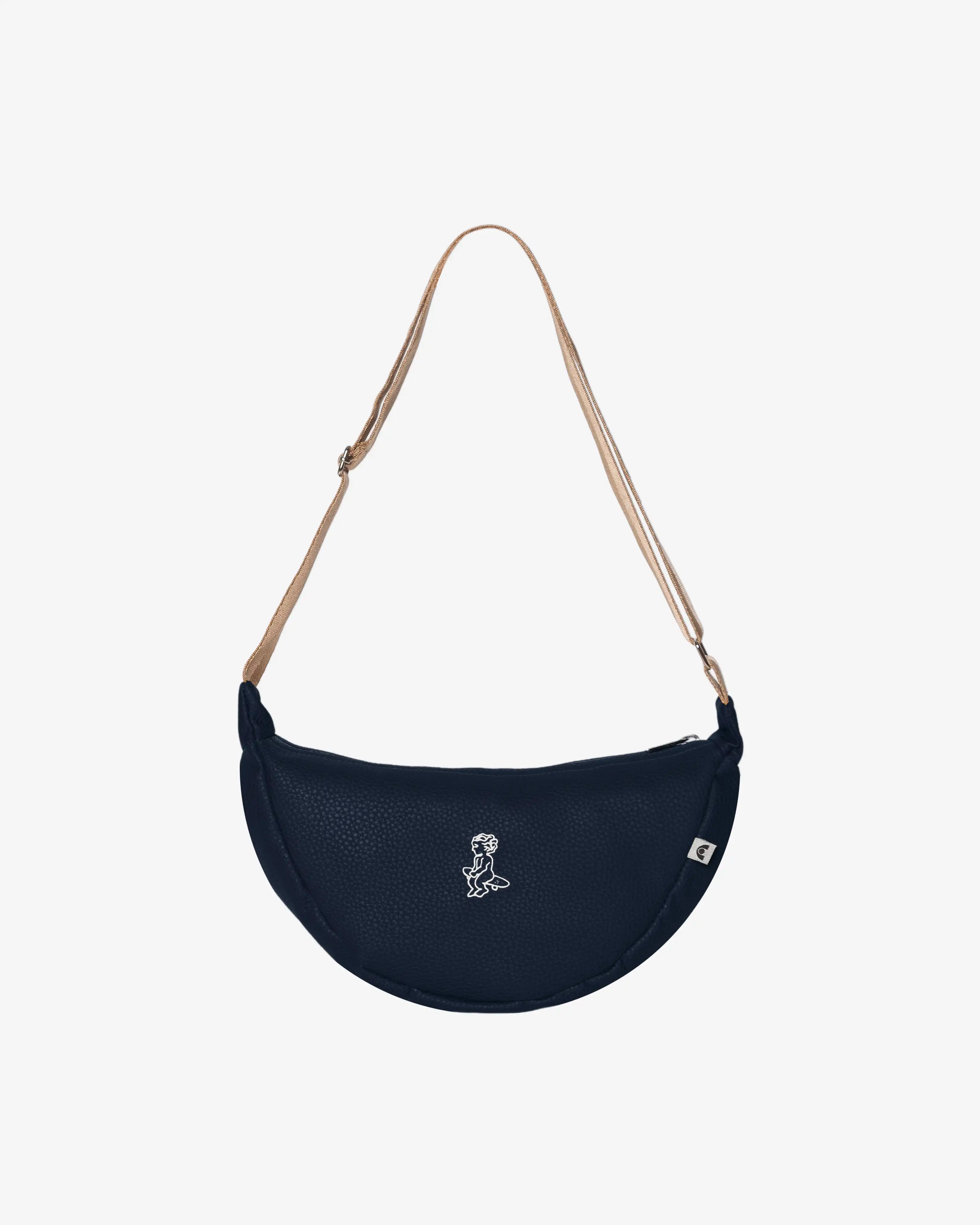 Ocean synthetic leather material for a sleek and durable finish
Adjustable nylon strap for different carrying options
Zipped back pocket for secure storage
Spacious interior with an additional interior pocket
Dimensions: 29cm (length) x 16cm (height) x 10cm (width)
Ikon embroidery detail
Handmade in Portugal