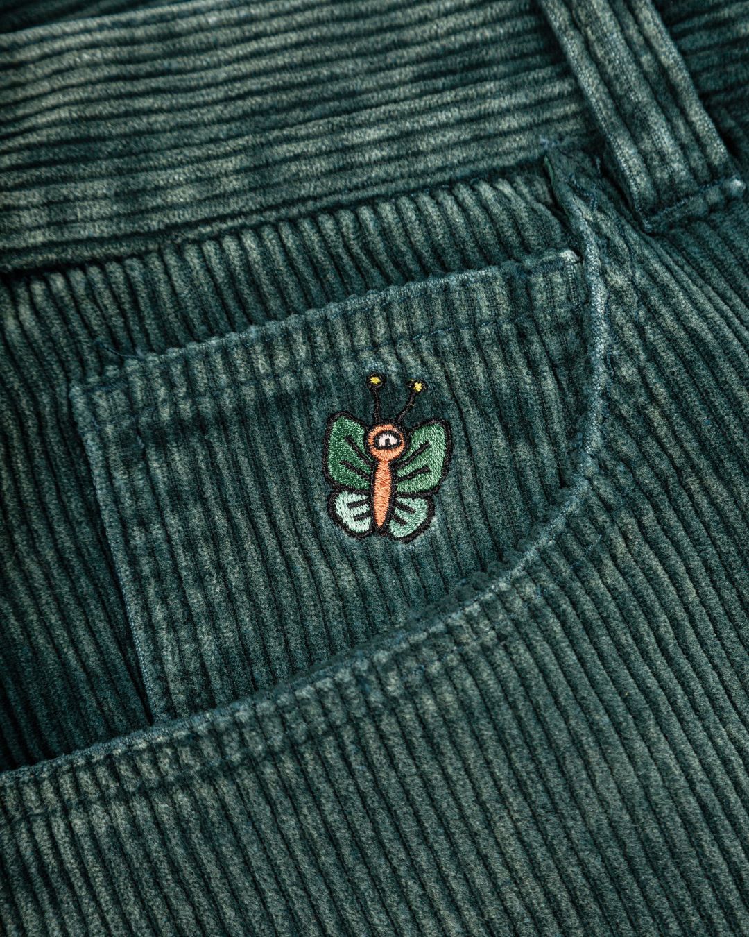 Artist Edition
100% cotton corduroy material
Baggy fit
Embroidery design on the front pocket
Bebucho design embroidered on the back pocket
Deep side pockets for functionality

Double-stitched seams for durability