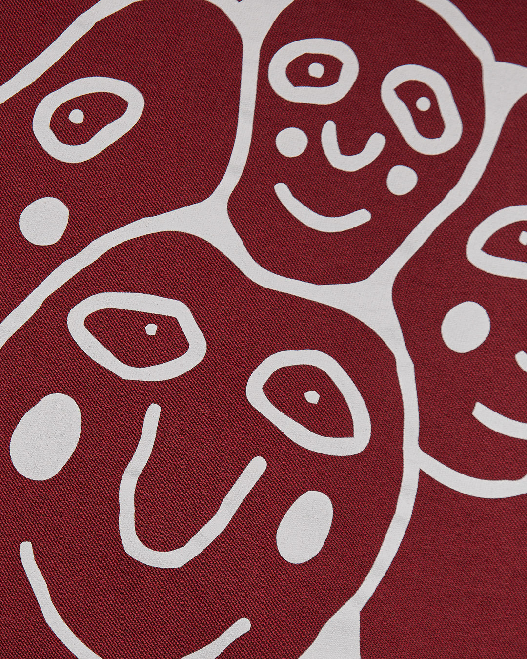 Artist Collaboration T-Shirt.

The Loyalty T-shirt in burgundy, features the Ementa logo on the front and an artwork from our latest artist collaboration on the back. It offers a regular fit, blending comfort with a creative design.