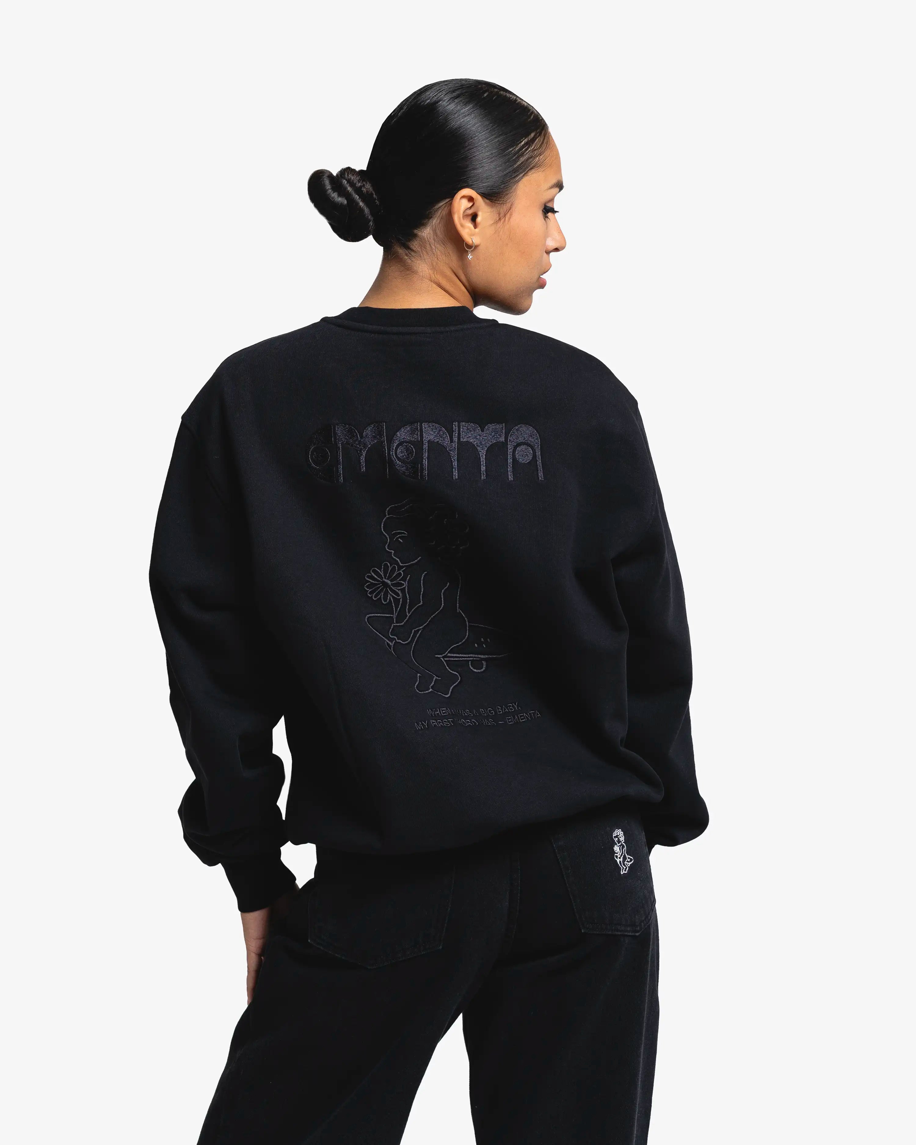 Heavy organic cotton fabric
100% Organic Cotton
Fleece interior for added comfort
Designed for durability and long-lasting wear
First Word design embroidery on the back: "When I was a big baby, my first word was - EMENTA"
Natural texture and weight
Comfortable fit for everyday wear
Limited Edition
Made in Portugal