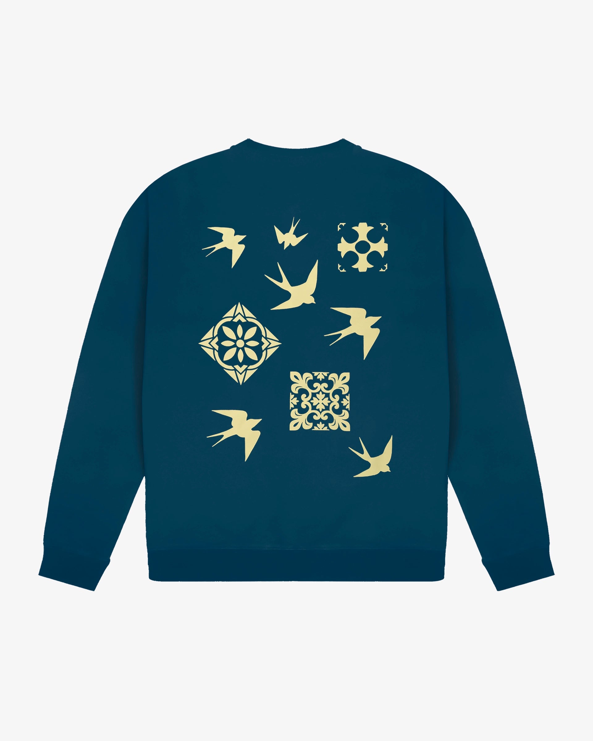 Crewneck sweatshirt
100% cotton
Regular fit with a relaxed silhouette
Heavyweight 500gsm cotton construction for structure and comfort
Ribbed collar, cuffs, and hem
Graphic print on the back with “Lisa” design
Inspired by Lisbon’s classic tiles and swallows
Navy color
Made in Portugal