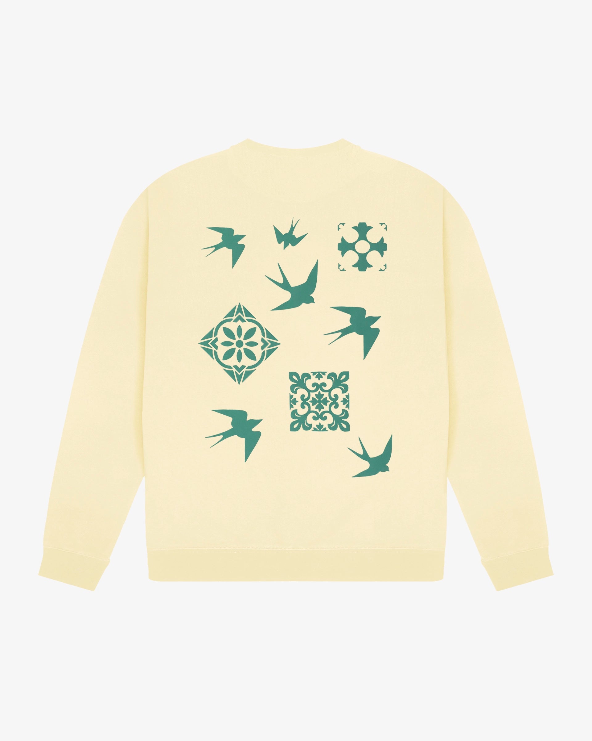 Crewneck sweatshirt
100% cotton
Regular fit with a relaxed silhouette
Heavyweight 500gsm cotton construction for structure and comfort
Ribbed collar, cuffs and hem
Graphic print on the back with “Lisa” design
Inspired by Lisbon’s classic tiles and swallows
Off white color
Made in Portugal