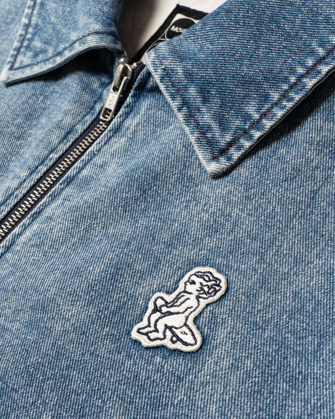 Cropped women's denim jacket with modern boxy fit
Signature "Moved by Friendship" motto subtly printed inside
Made in Portugal from 100% cotton denim
Distinct strong bleach blue fade wash for a worn-in vintage look
Embroidered chest Ikon logo patch&nbsp;
Two front-hand pockets for everyday practicality
Hidden interior pocket for secure storage
Full metal zipper front closure with branded pull
Classic pointed collar and reinforced topstitching
Made to be layered, styled, and lived in