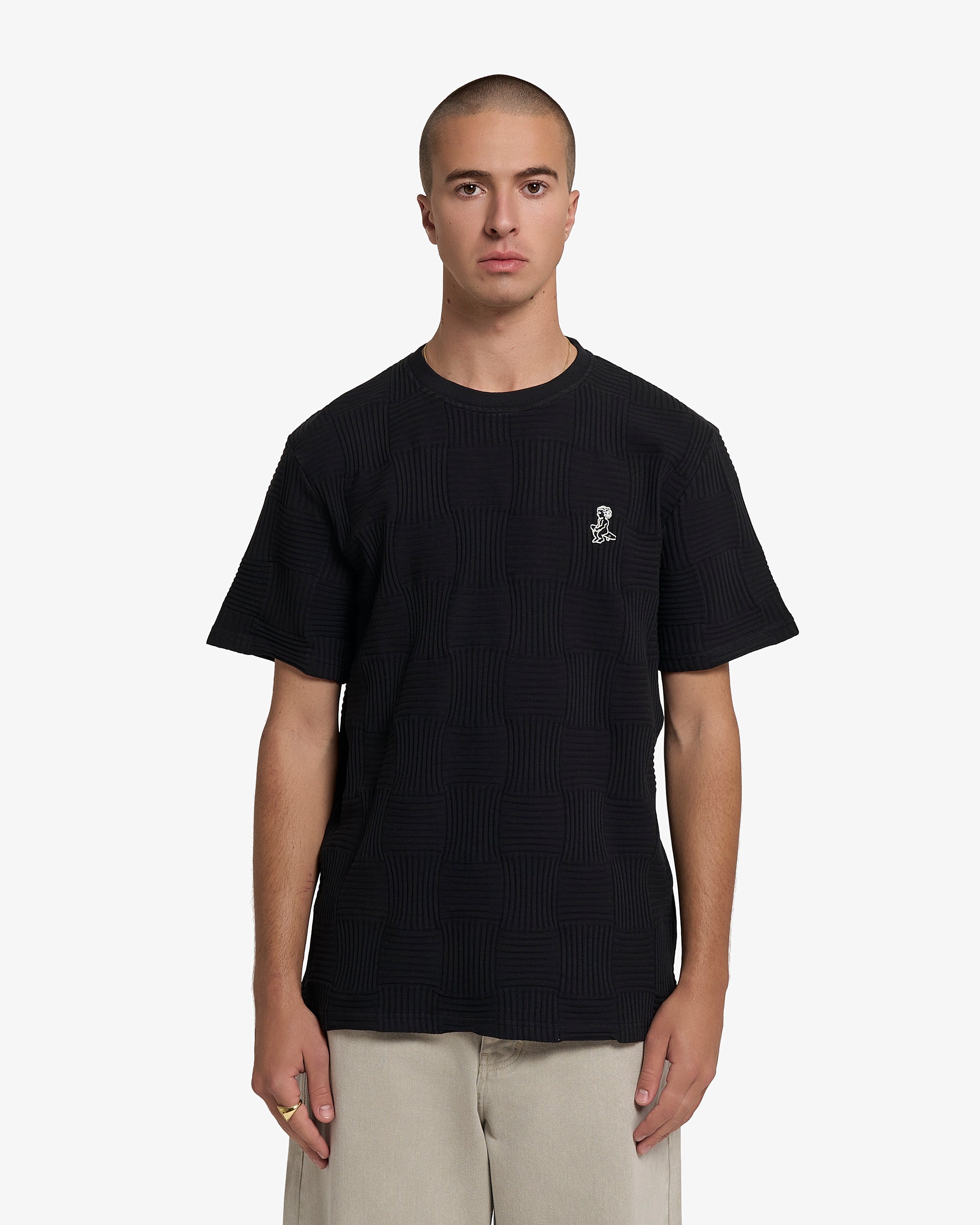 100% cotton blend with a soft, flexible, and stretchy feel
Subtle textured pattern woven into the fabric
Relaxed fit, sitting between regular and oversized
Classic short-sleeve silhouette for everyday wear

Ikon logo embroidered on the chest
Comfortable shape with natural ease of movement
Made in Portugal with attention to quality and craftsmanship